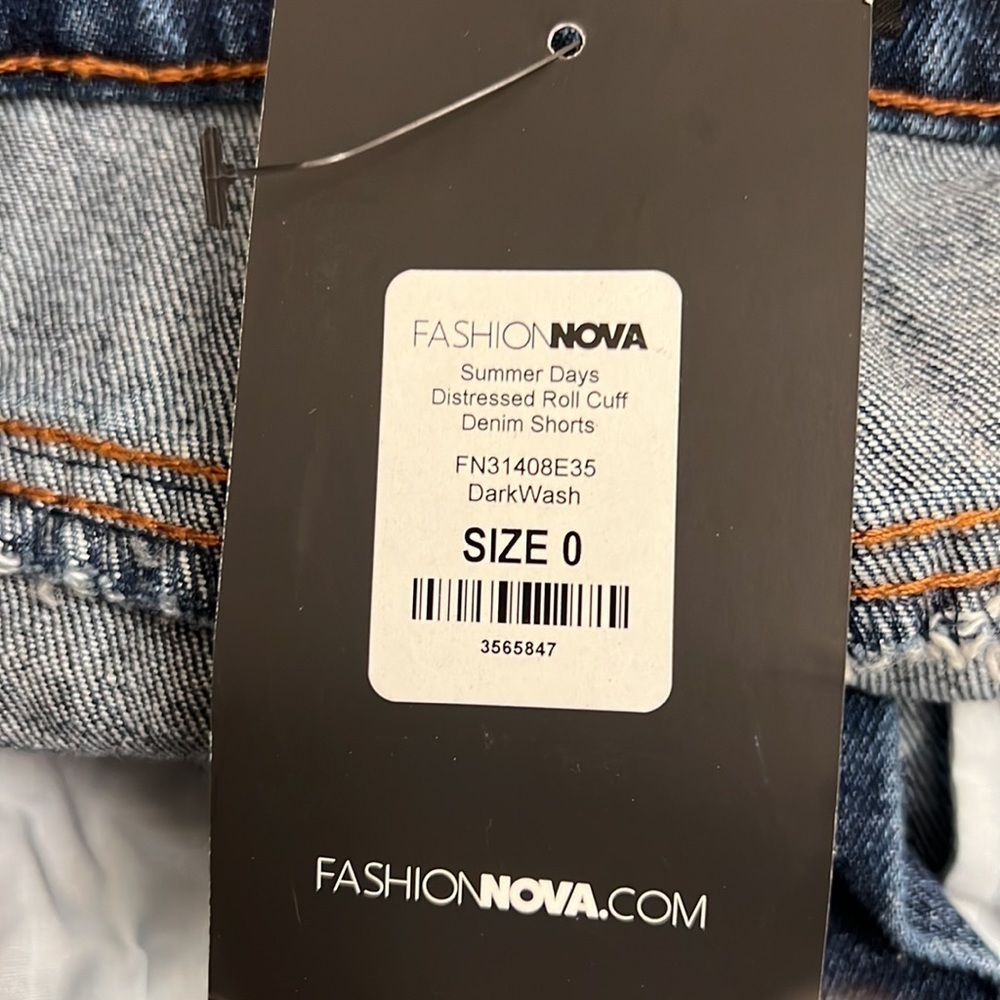 Fashion Nova ladies jean shorts - Picture 6 of 7